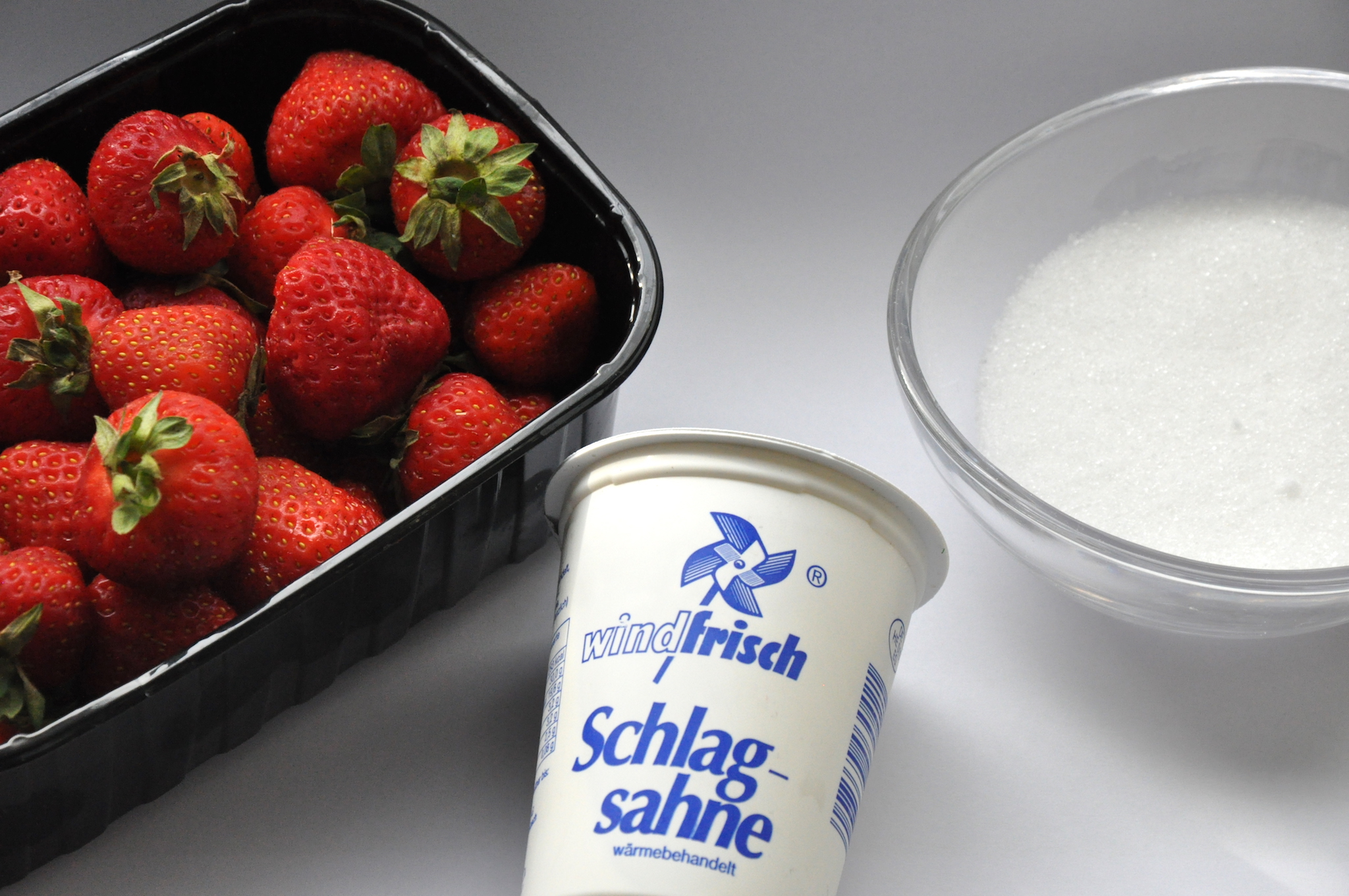 Wir lieben unser selbstgemachtes Erdbeereis › nordhessenmami.de